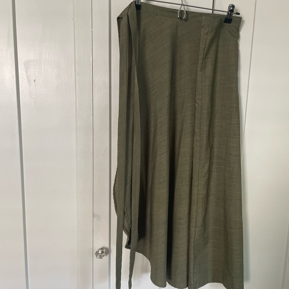 Olive green wrap skirt with button side - one size - Picture 3 of 7